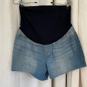 NWOT Isabel & Ingrid Maternity MIDI Over Belly Shorts - Light Blue Jean